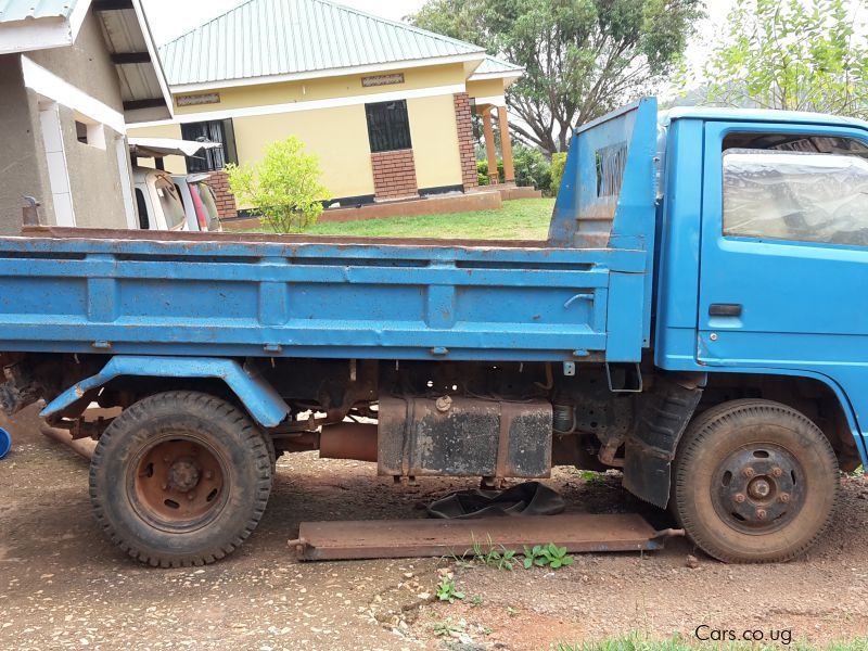 Isuzu elf 1990