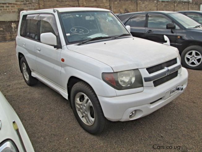 Mitsubishi pajero io 2000