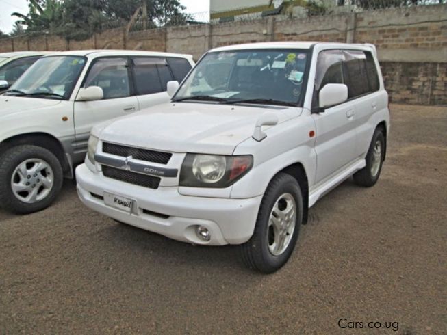 Mitsubishi pajero io 2000