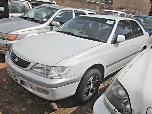 Toyota premio 2000