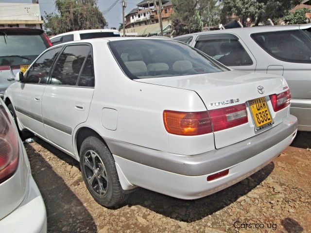 Toyota premio 2000