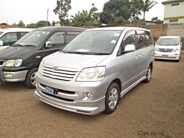 Toyota noah 2001