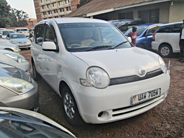 Toyota sienta 2003