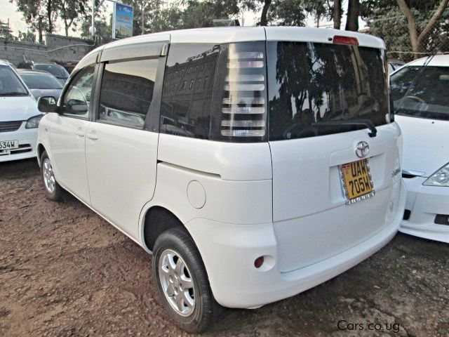 Toyota sienta 2003