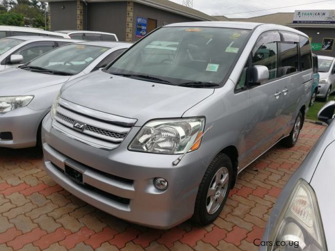 Toyota noah 2006