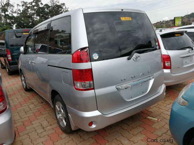 Toyota noah 2006