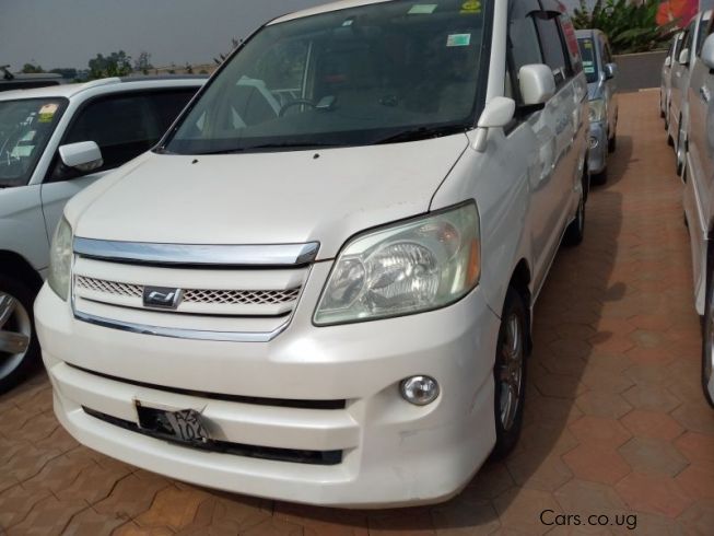 Toyota noah 2006