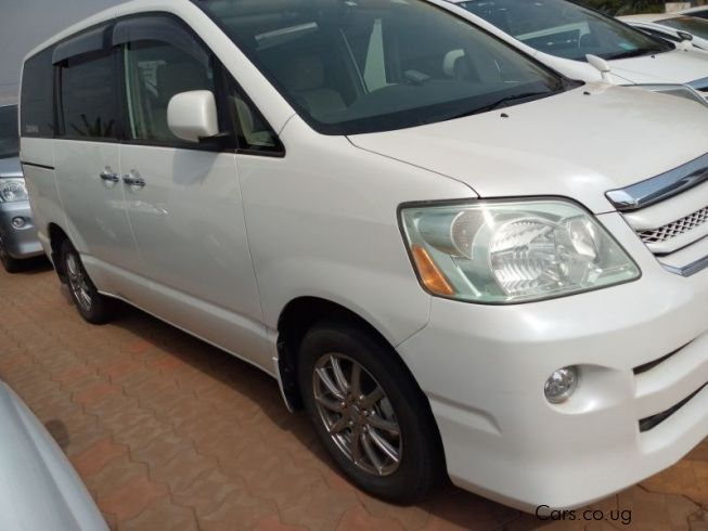 Toyota noah 2006