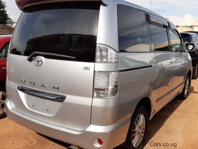 Toyota noah 2006