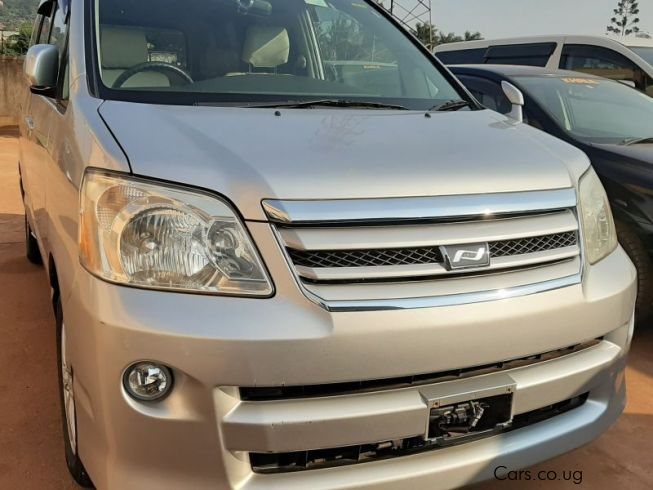 Toyota noah 2006