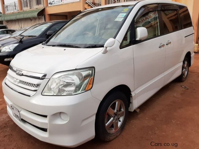 Toyota noah 2006