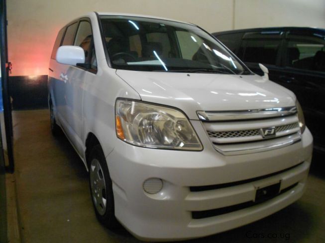 Toyota noah 2006