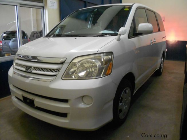 Toyota noah 2006