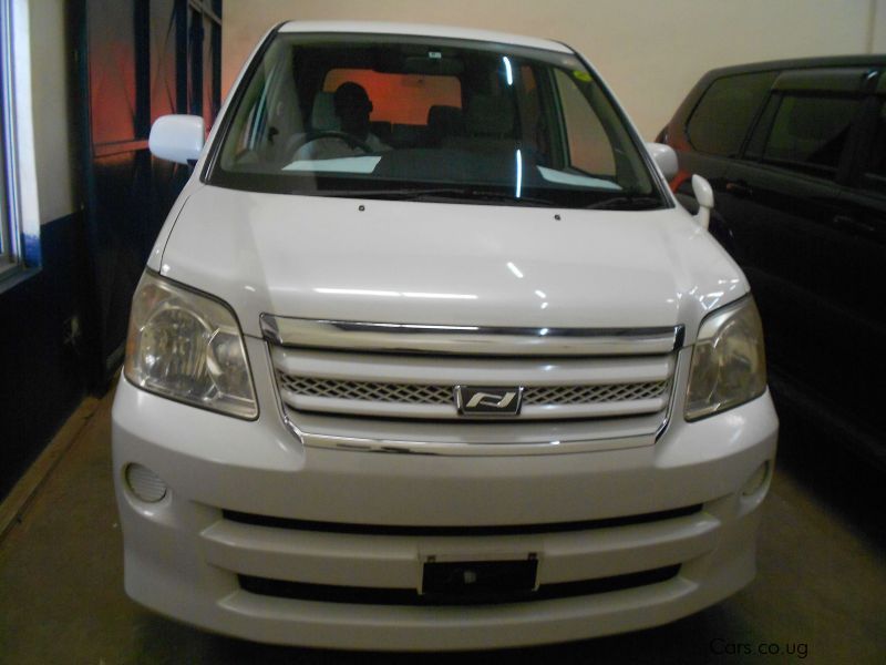 Toyota noah 2006