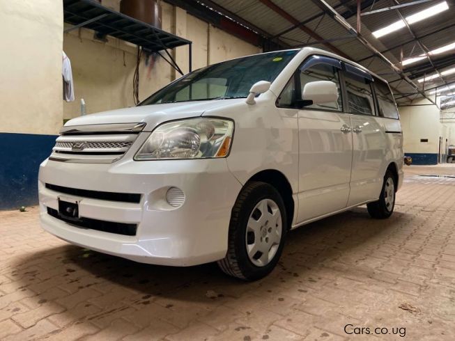 Toyota noah 2007