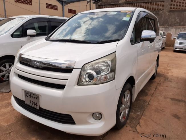 Toyota noah 2007