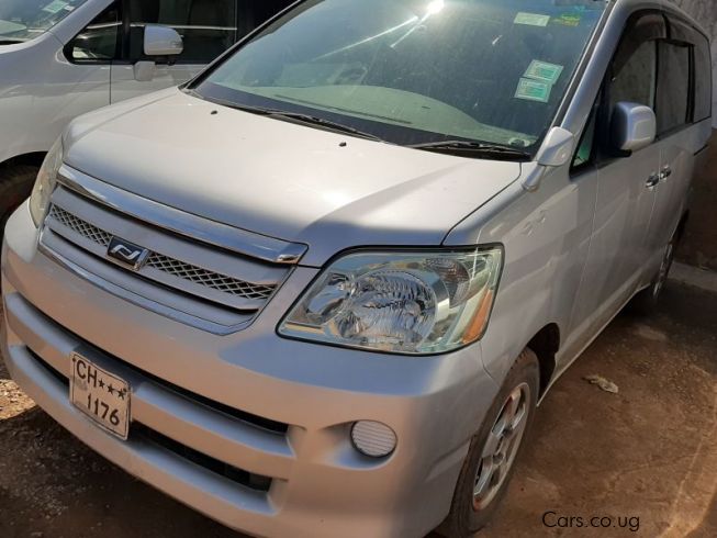 Toyota noah 2007