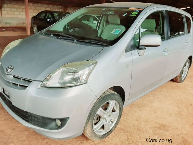 Toyota passo sette 2009