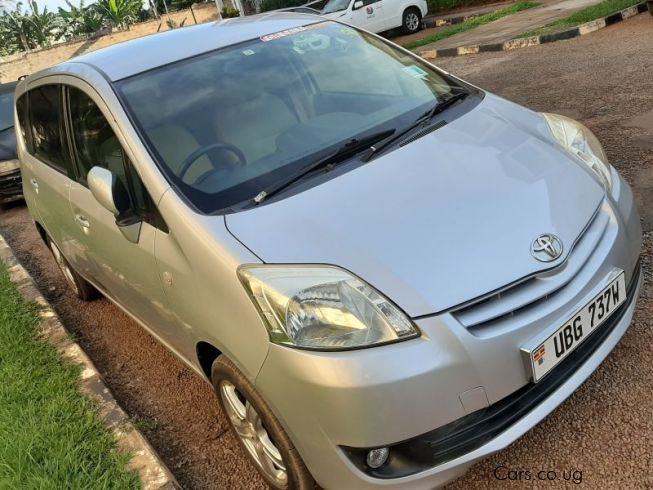 Toyota passo sette 2009